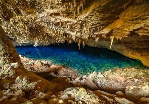 gruta na cidade de Bonito, no estado do Mato Grosso do Sul, um dos destinos mais procurados